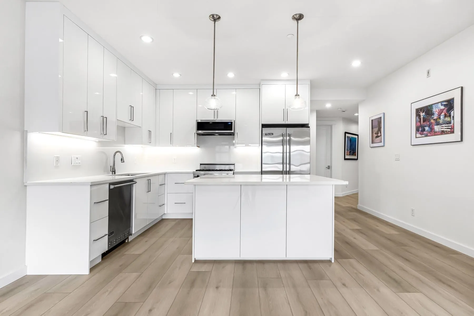 201 6688 Royal Avenue