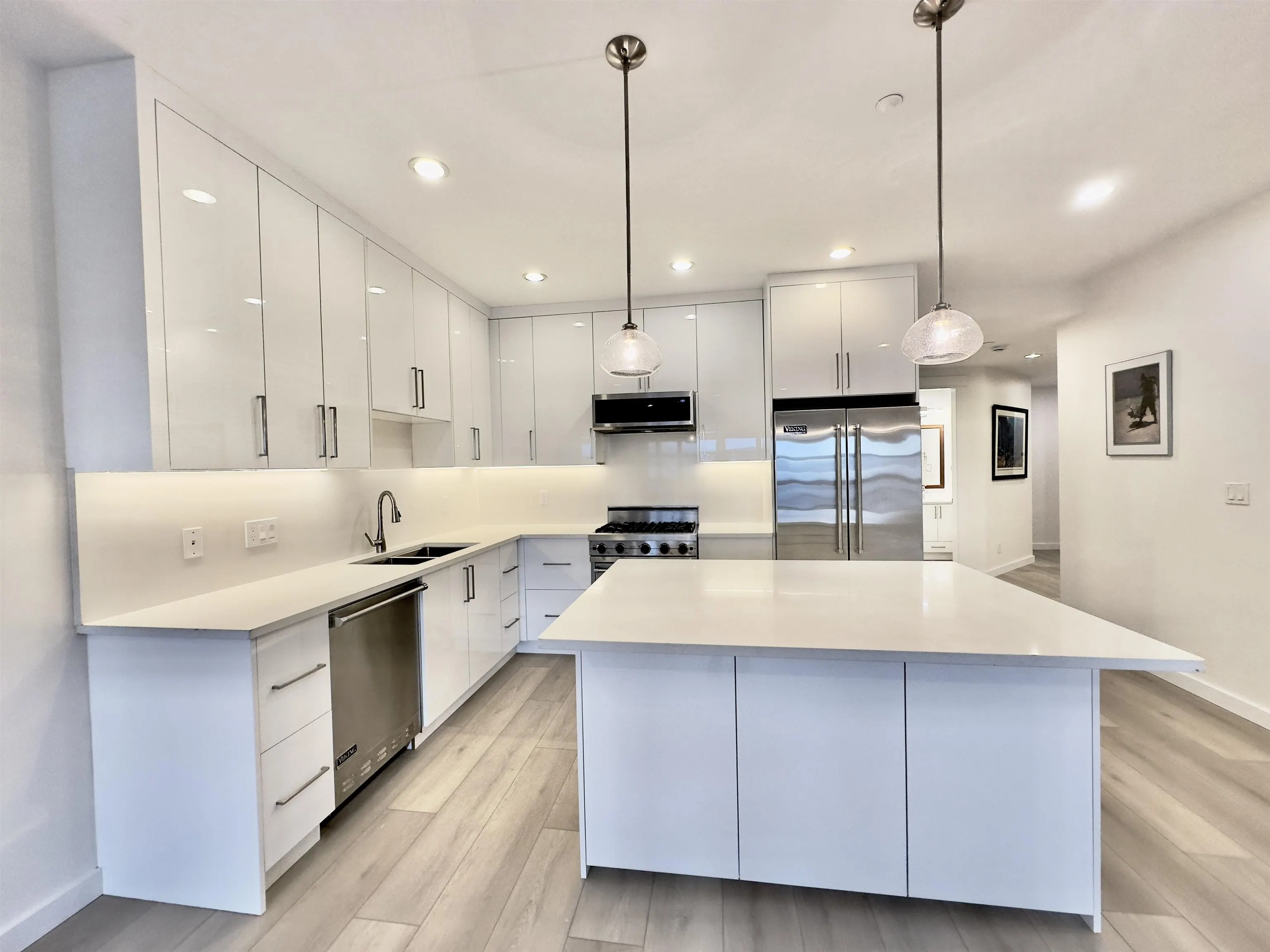 201 6688 Royal Avenue