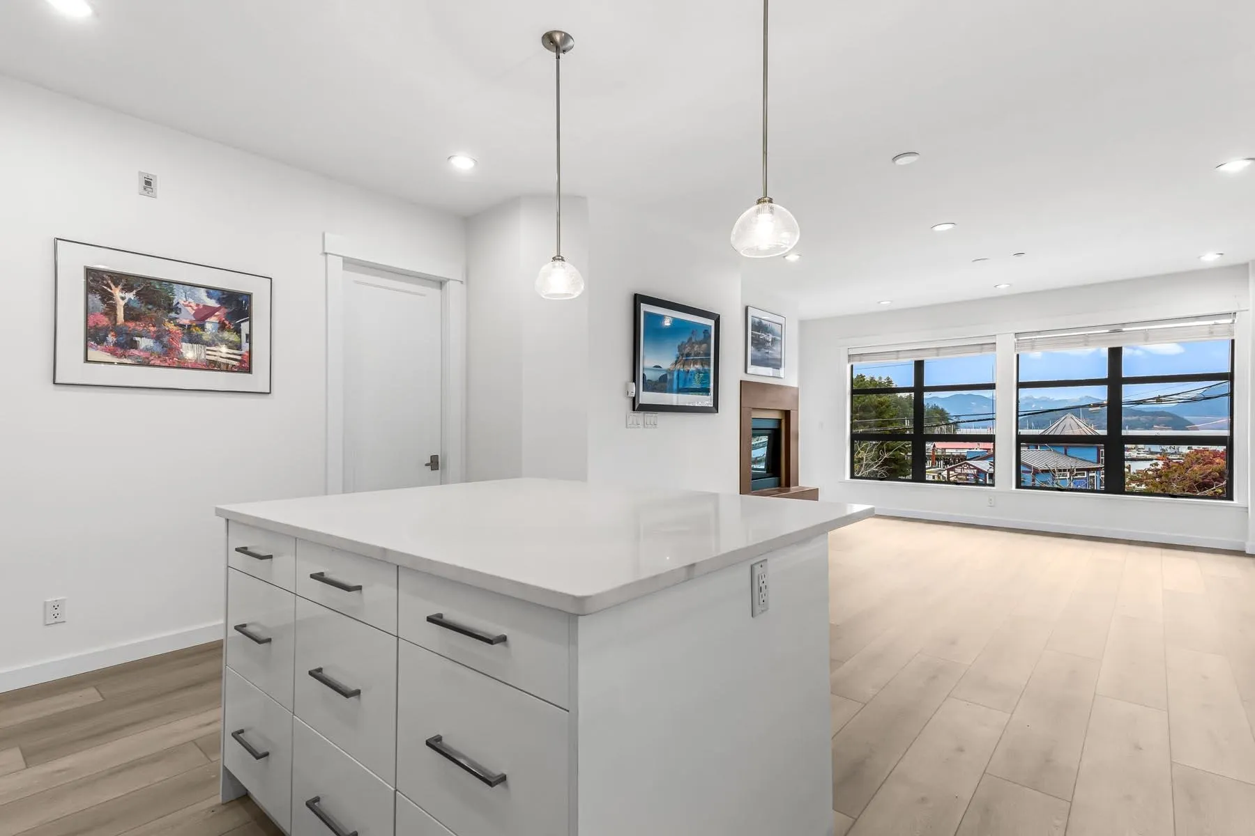 201 6688 Royal Avenue