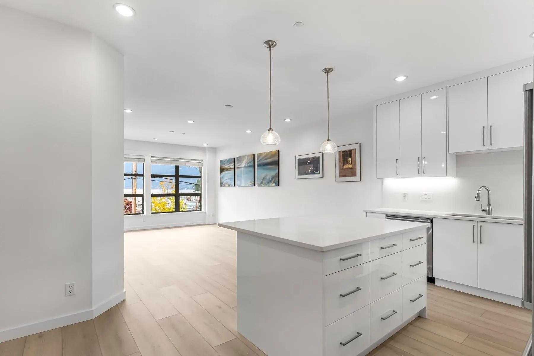 201 6688 Royal Avenue