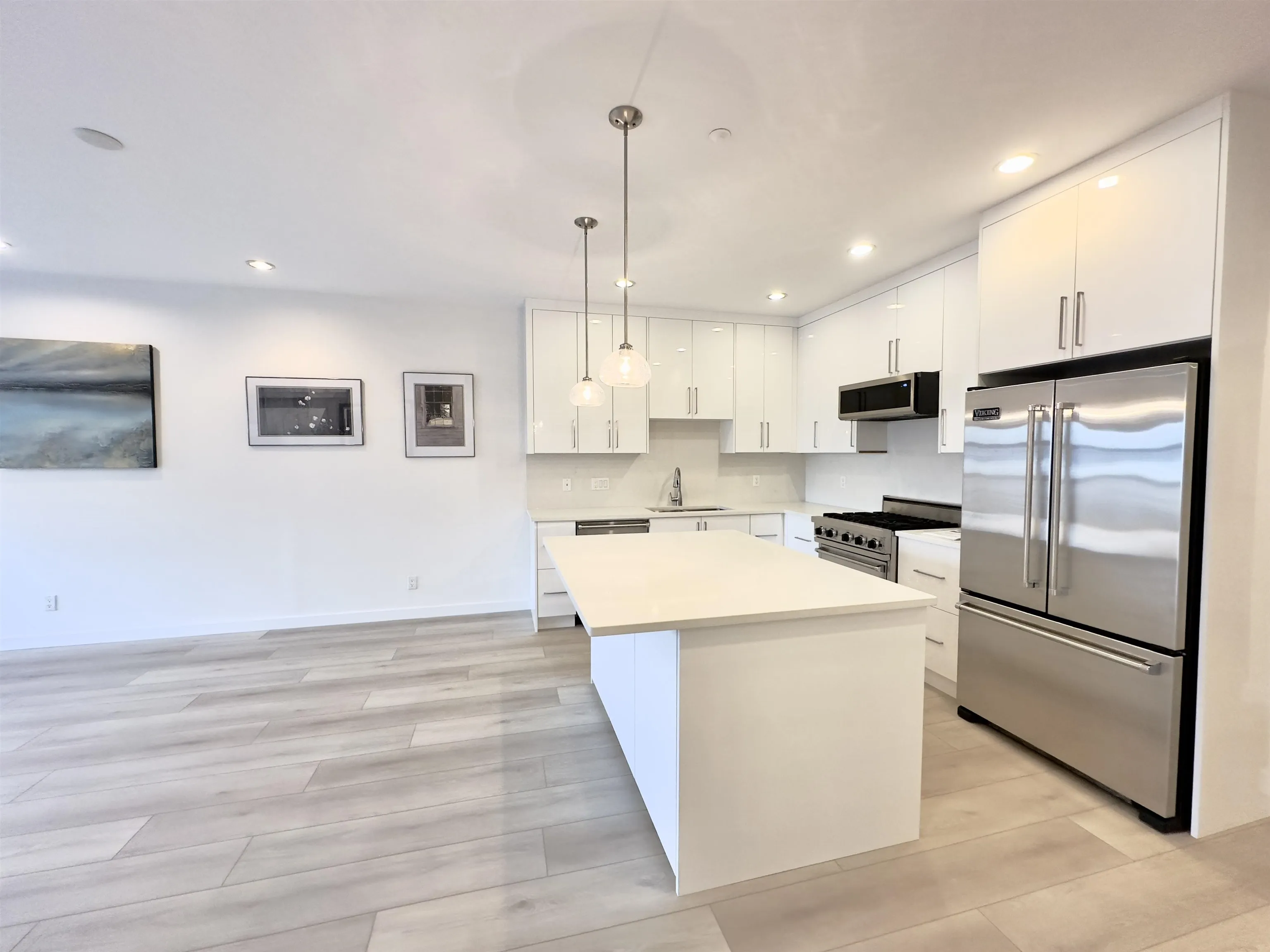 201 6688 Royal Avenue