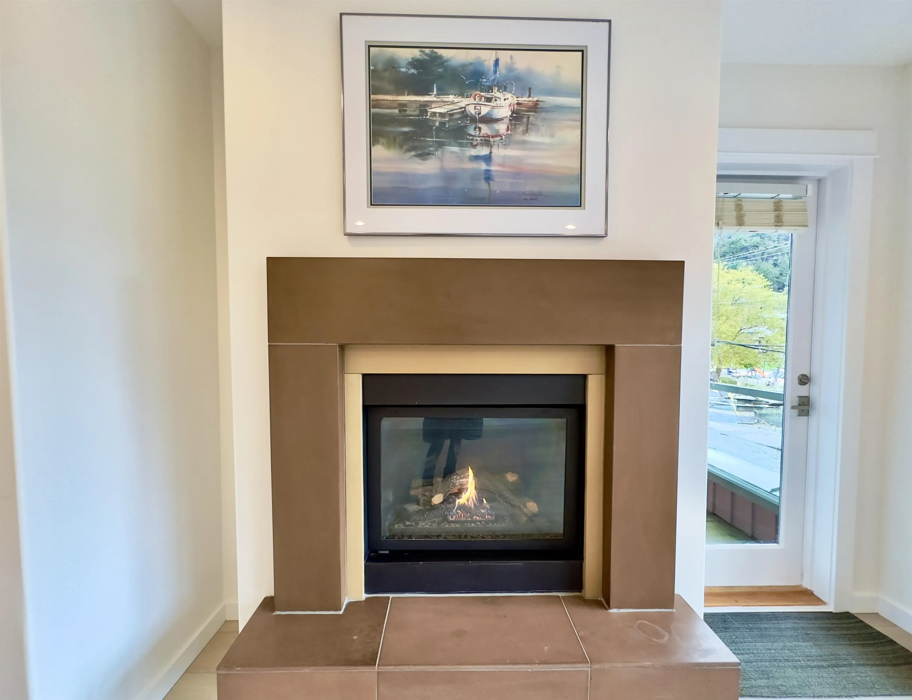 201 6688 Royal Avenue