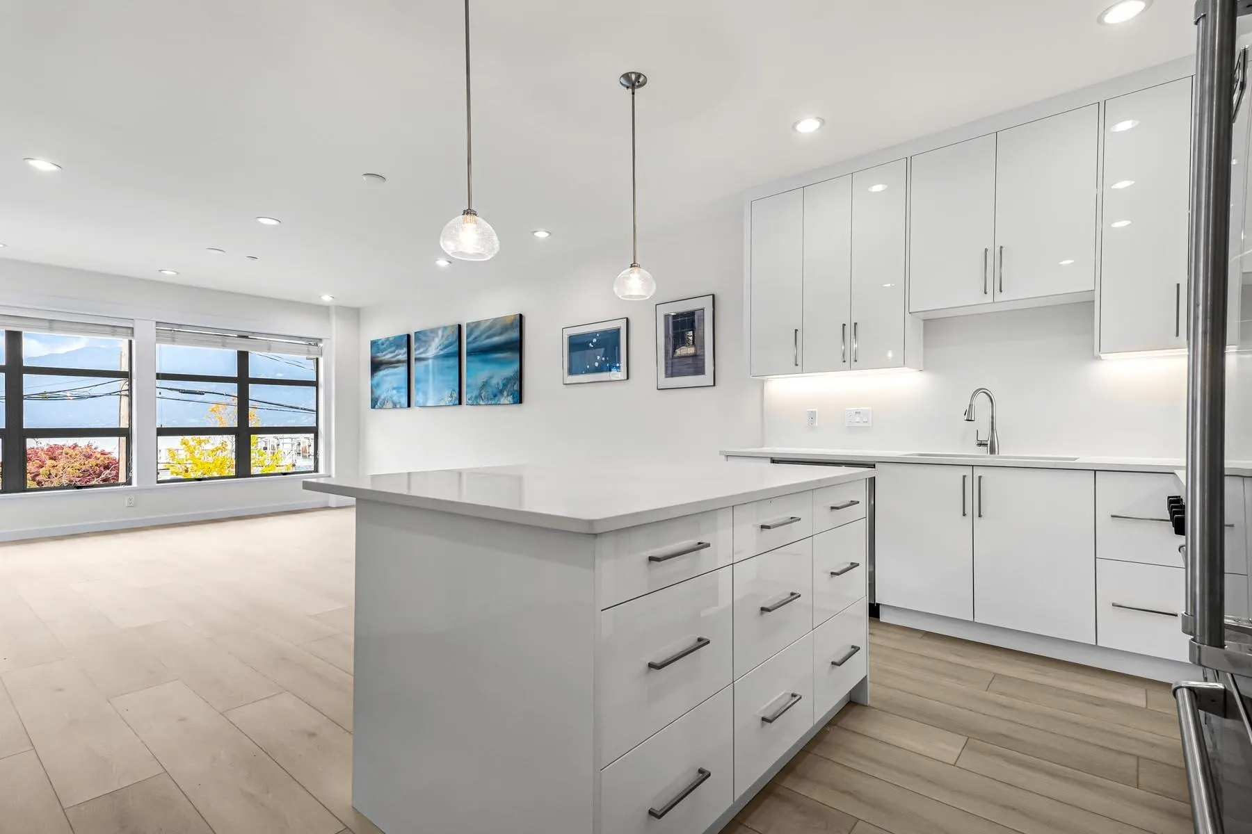 201 6688 Royal Avenue