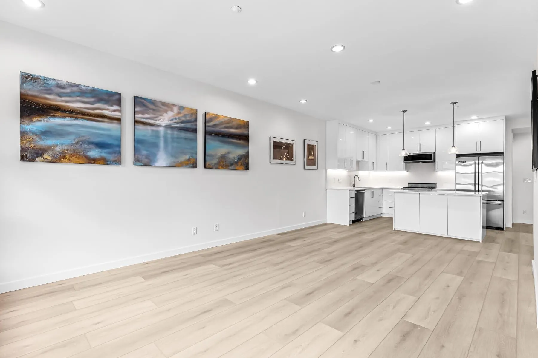 201 6688 Royal Avenue