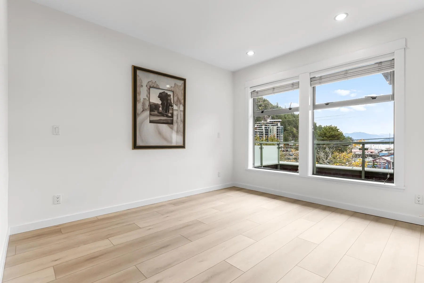 201 6688 Royal Avenue
