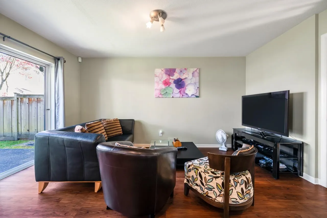30 10000 Fisher Gate