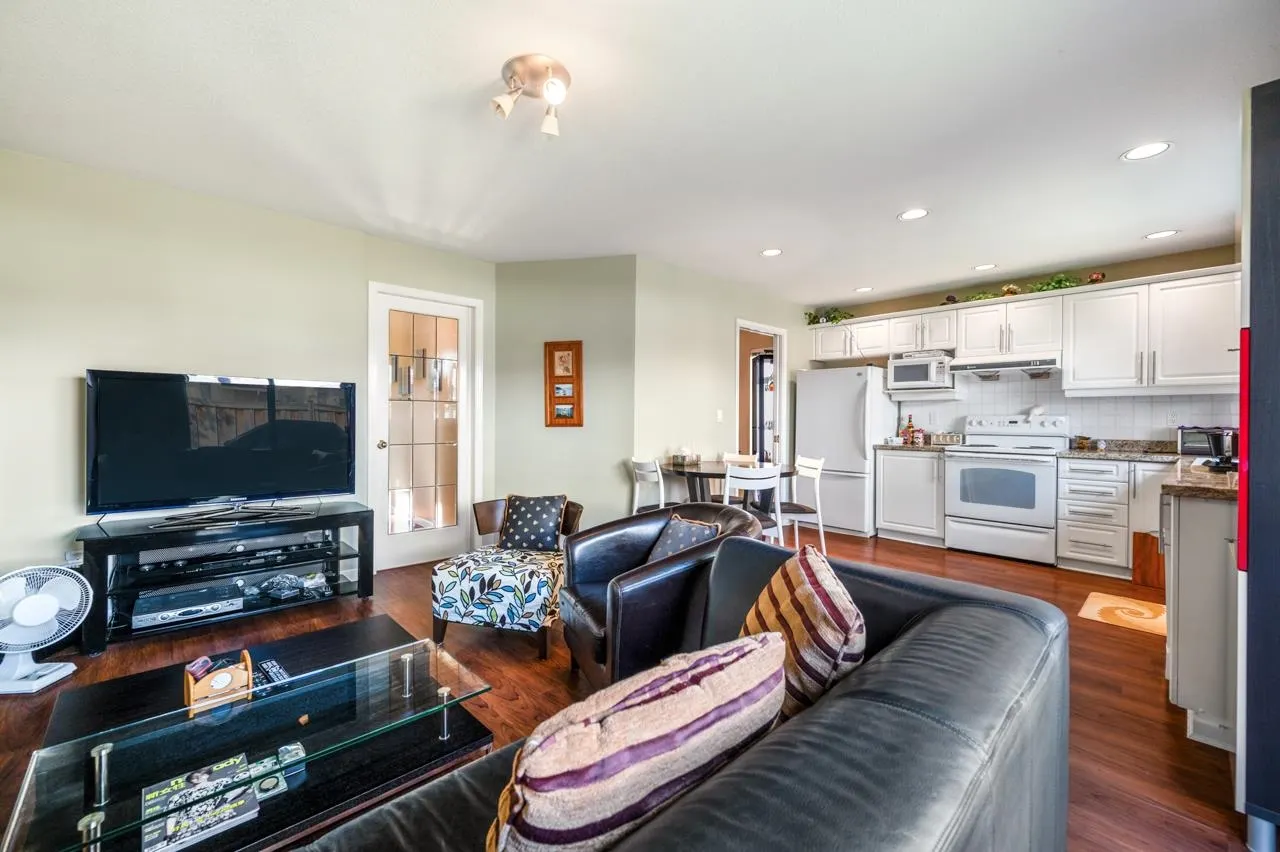 30 10000 Fisher Gate