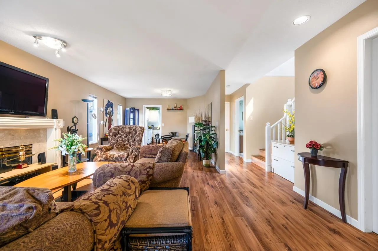 30 10000 Fisher Gate