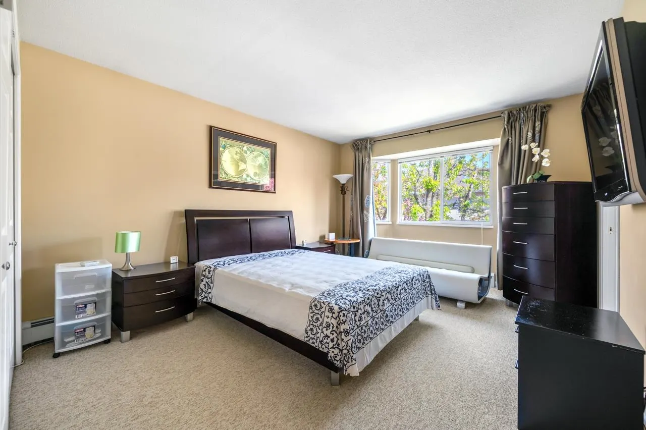 30 10000 Fisher Gate