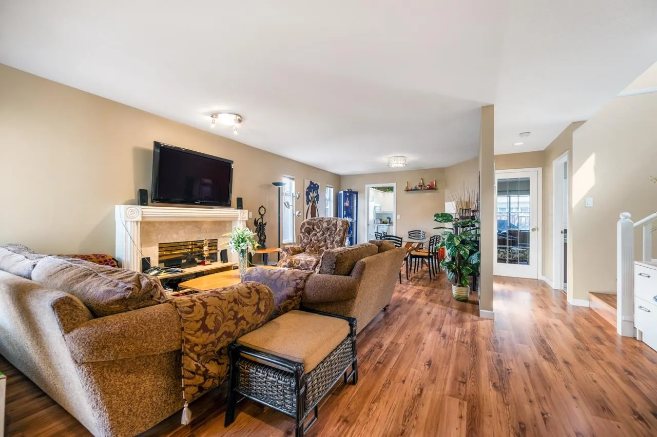 30 10000 Fisher Gate