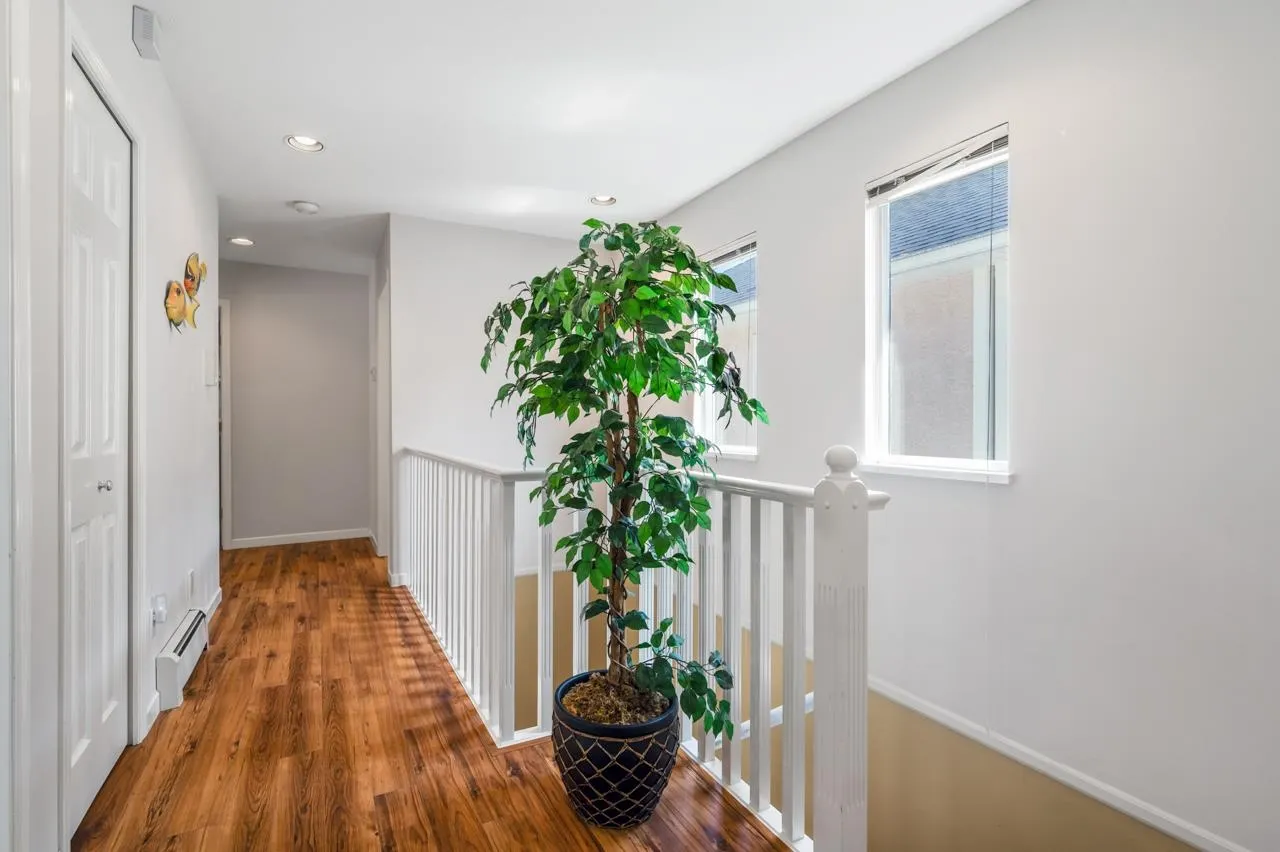 30 10000 Fisher Gate