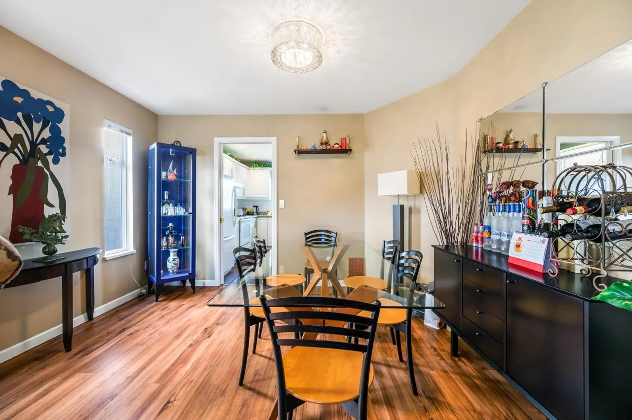 30 10000 Fisher Gate