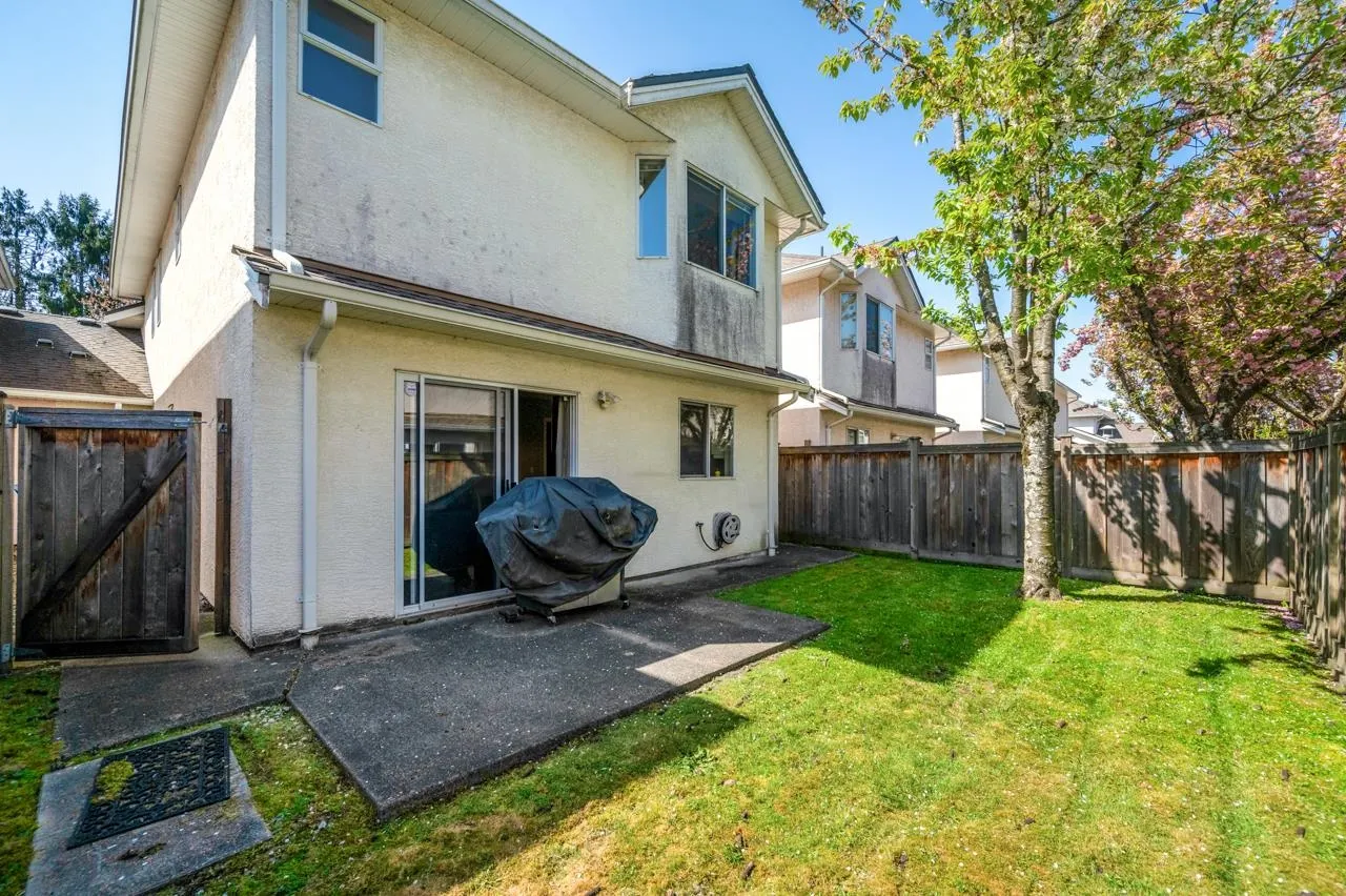 30 10000 Fisher Gate
