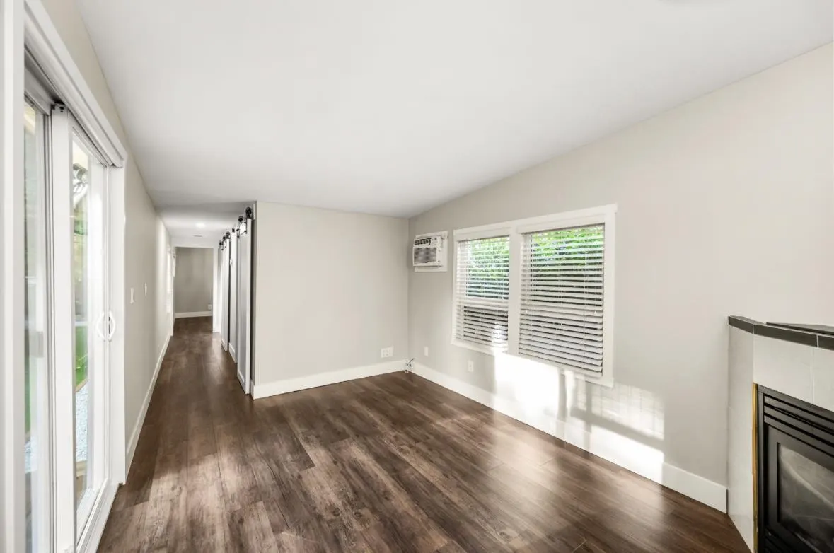 33 23325 Calvin Crescent