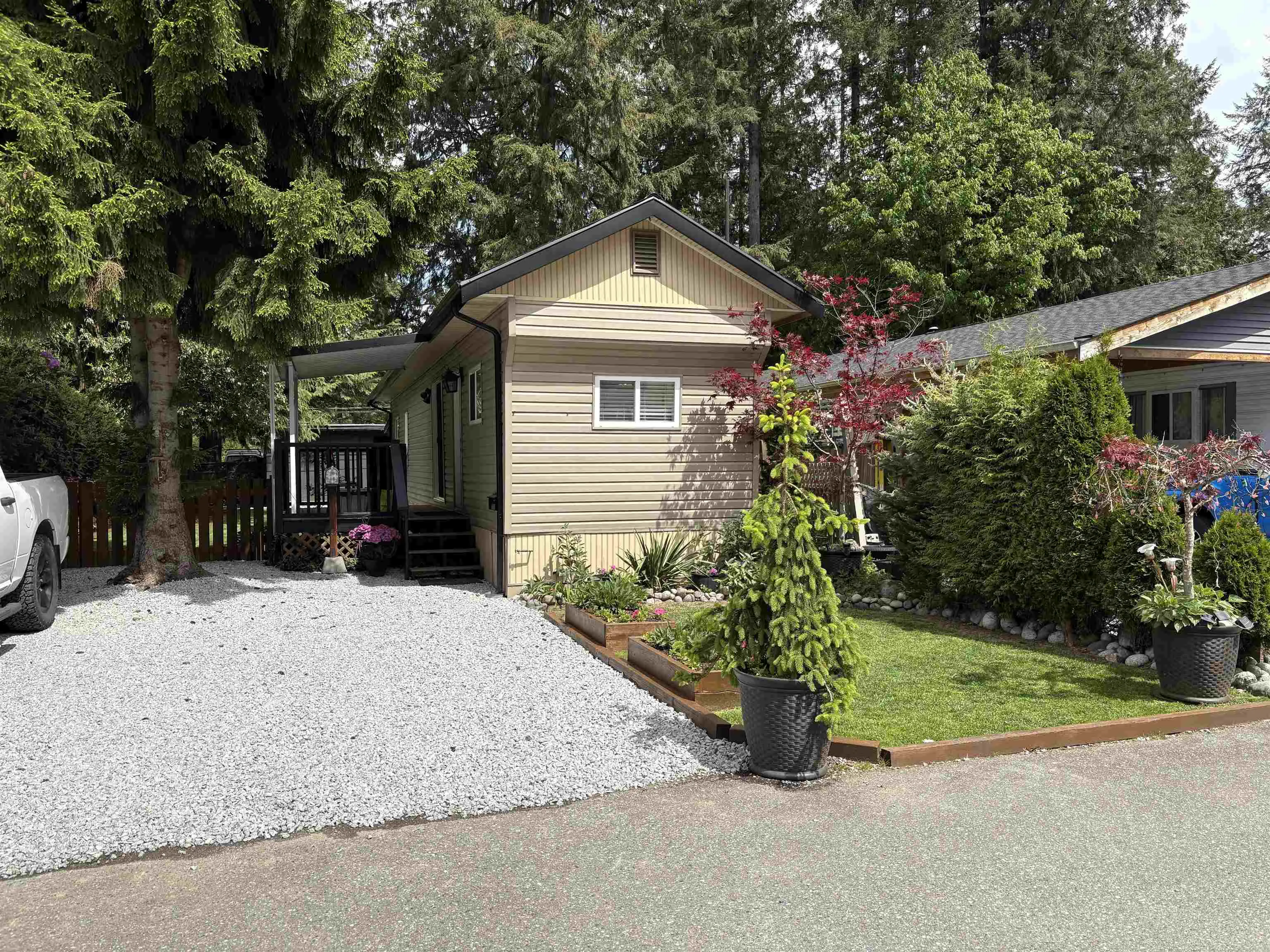 33 23325 Calvin Crescent