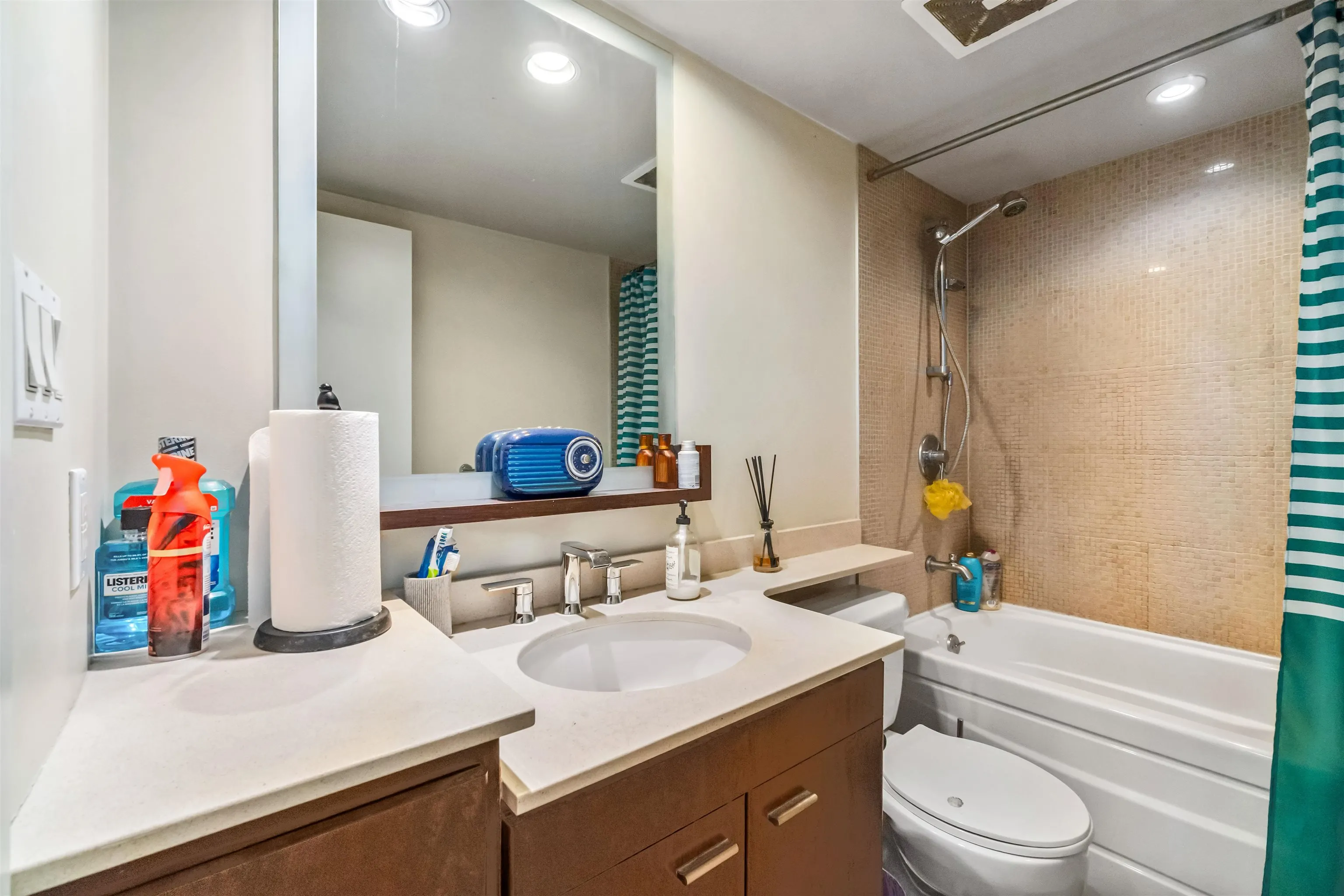 2202 583 Beach Crescent