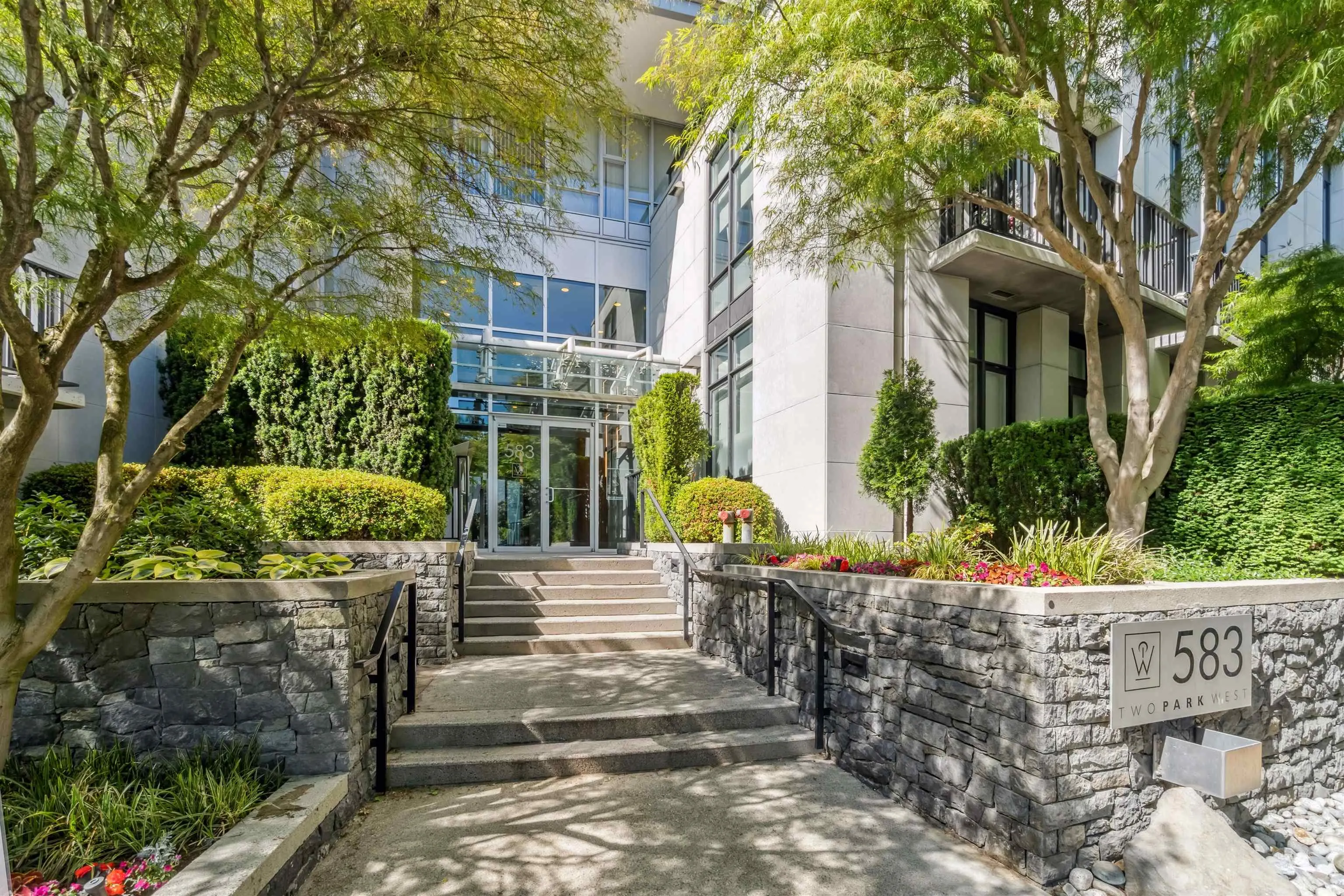 2202 583 Beach Crescent