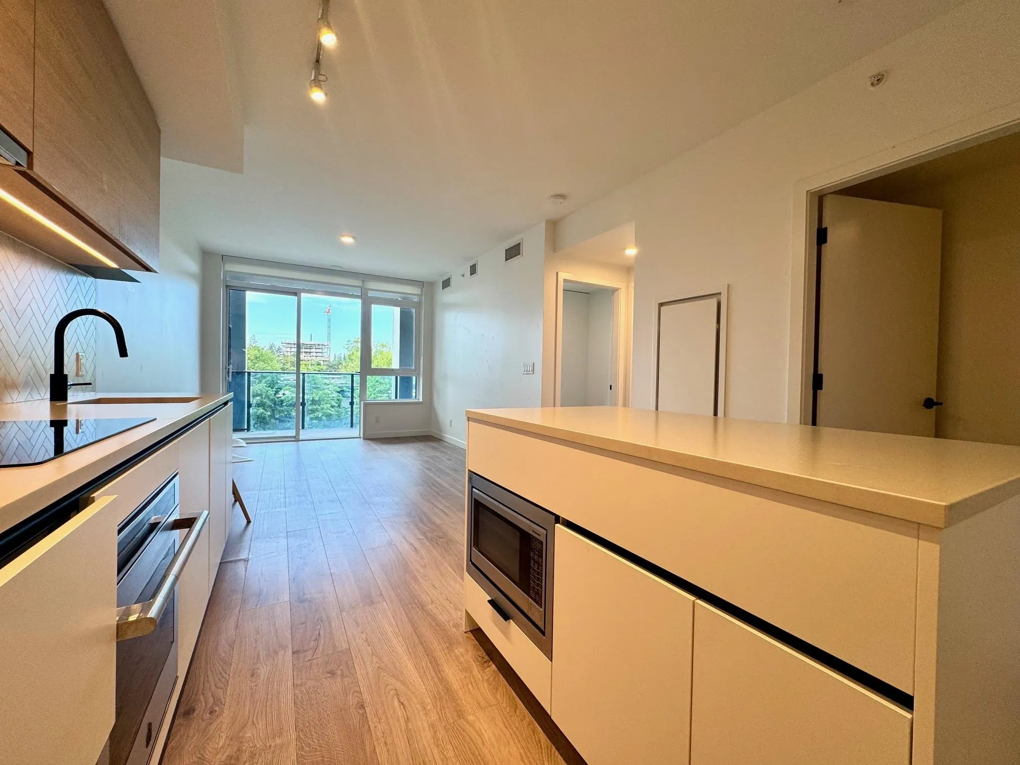 612 10448 University Drive