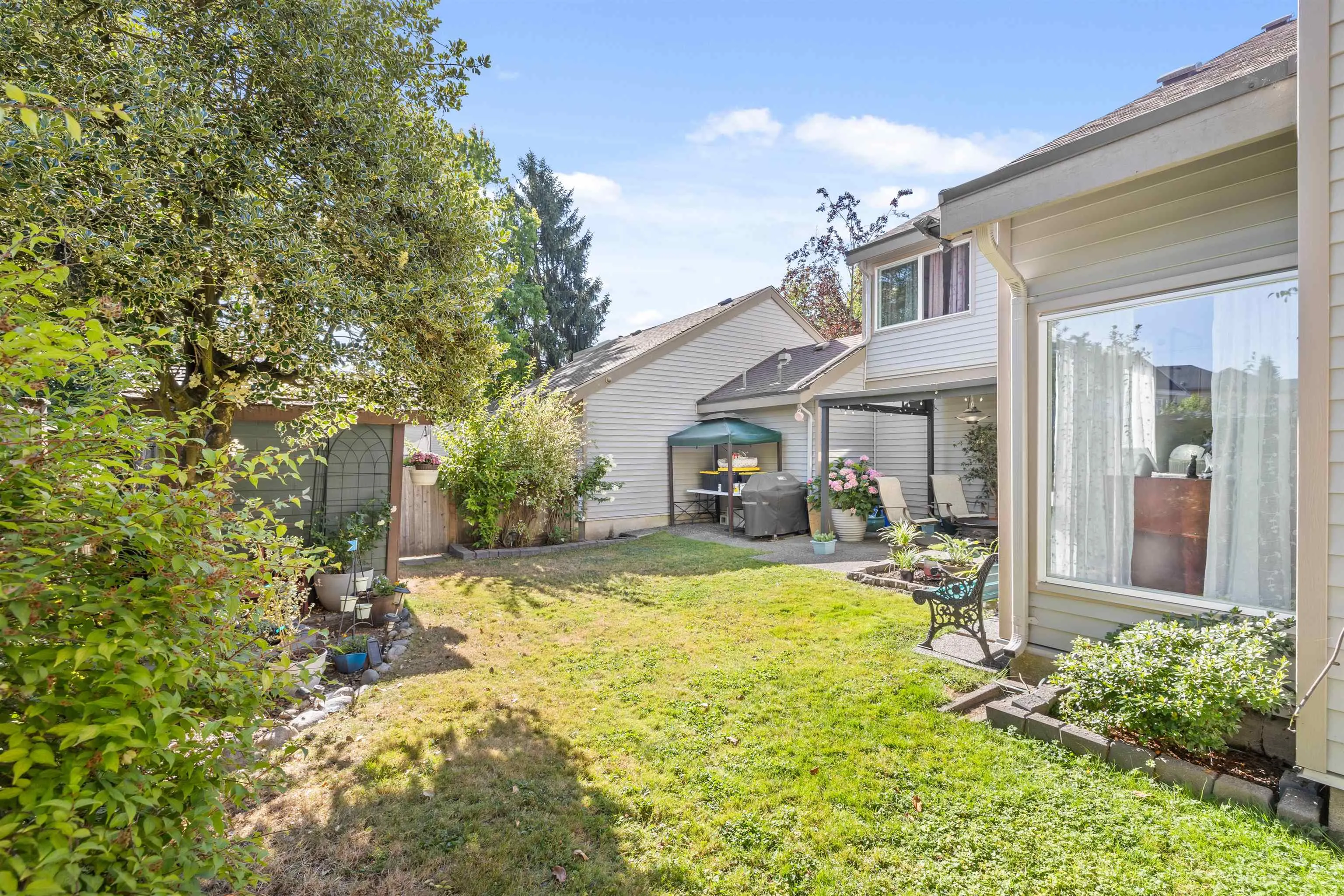 6233 E Greenside Drive