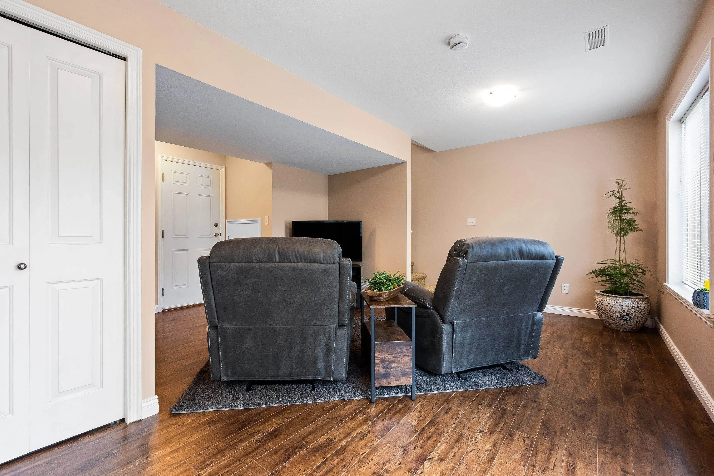 73 5556 Peach Road
