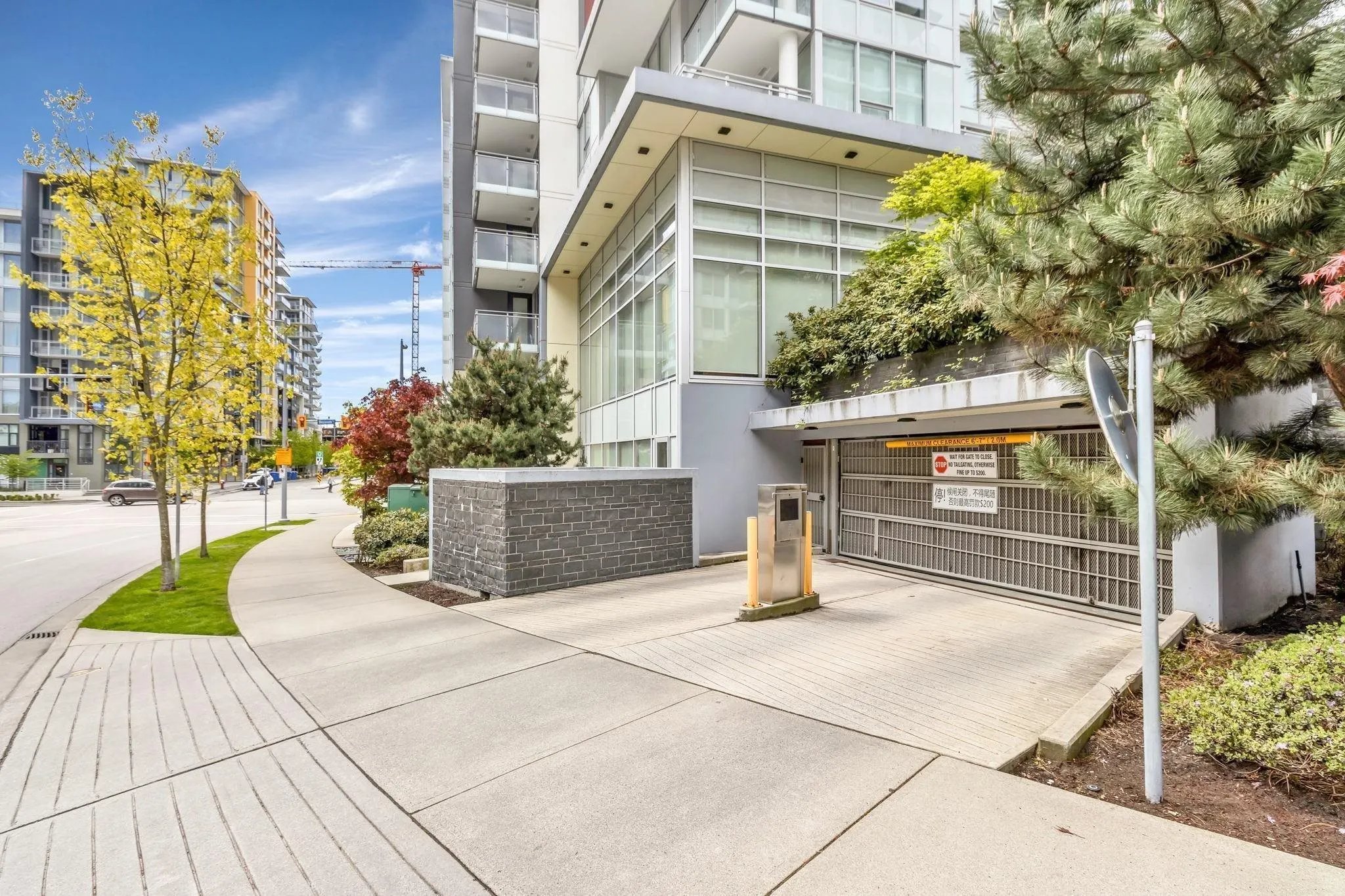 608 8833 Hazelbridge Way