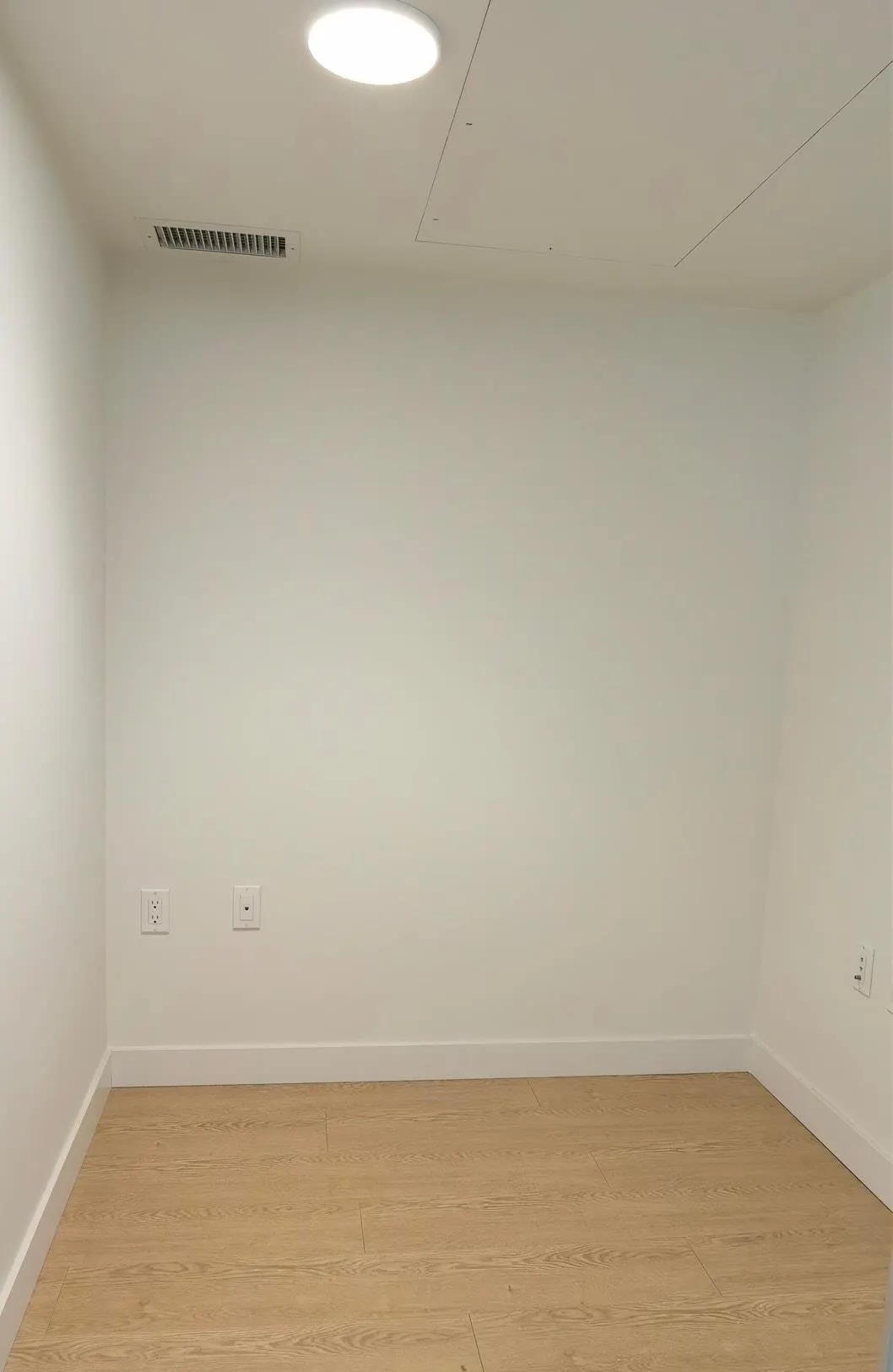 608 8833 Hazelbridge Way