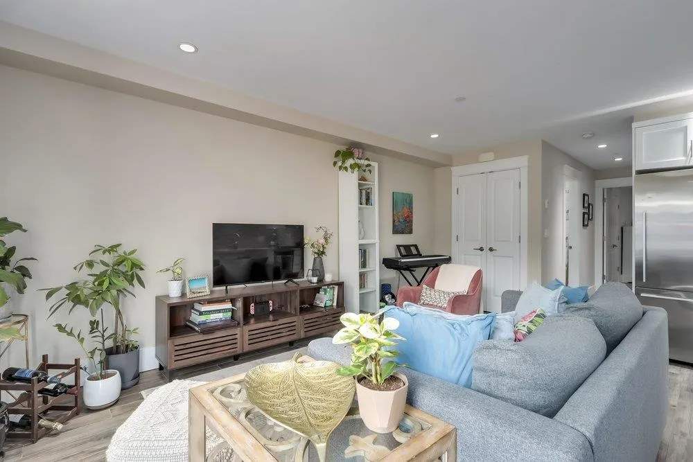 317 W 16th Avenue