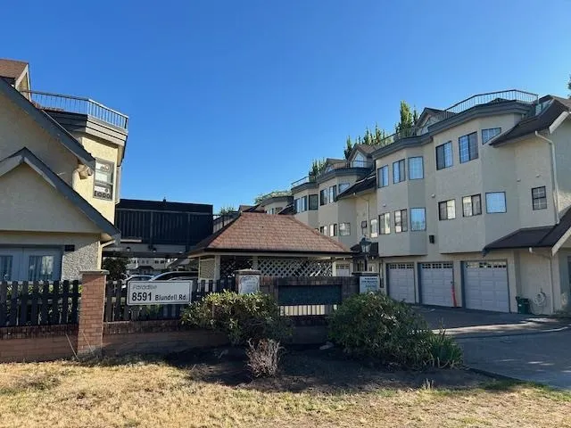 5 8591 Blundell Road
