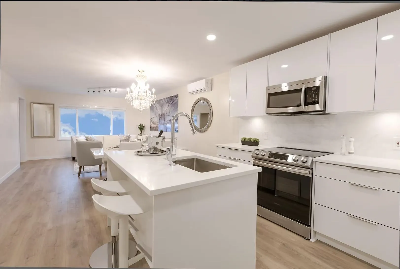 507 15739 Fraser Highway