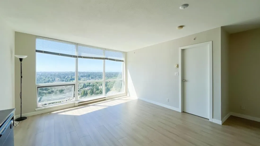 2710 13618 100 Avenue