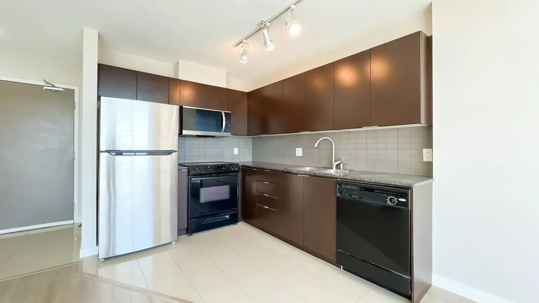 2710 13618 100 Avenue