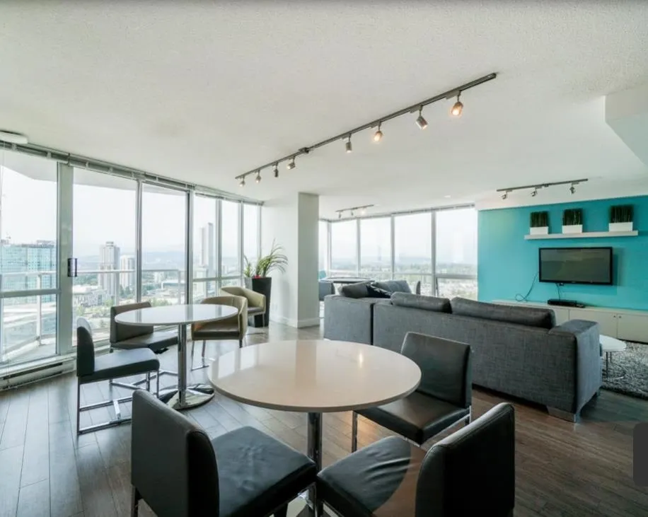 2710 13618 100 Avenue