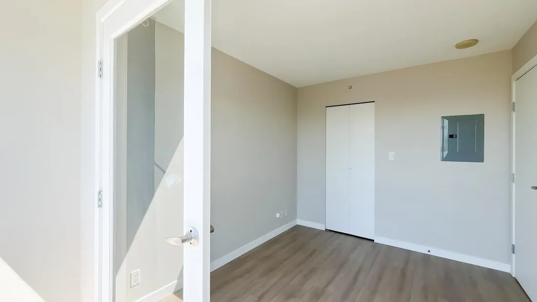 2710 13618 100 Avenue