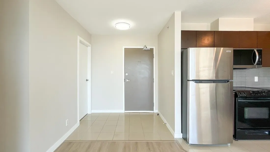 2710 13618 100 Avenue