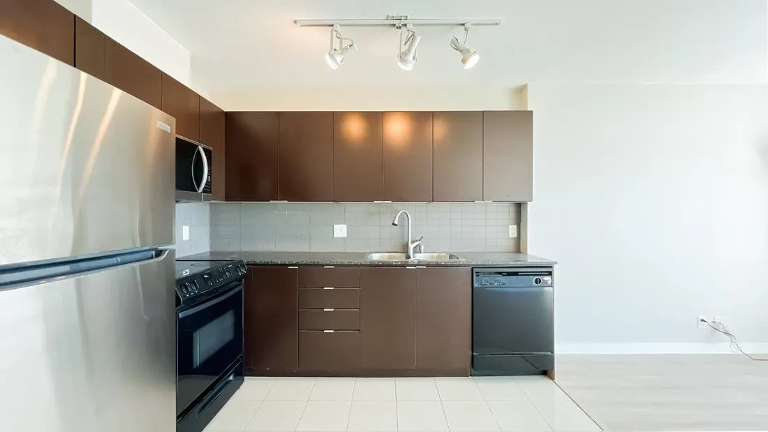 2710 13618 100 Avenue