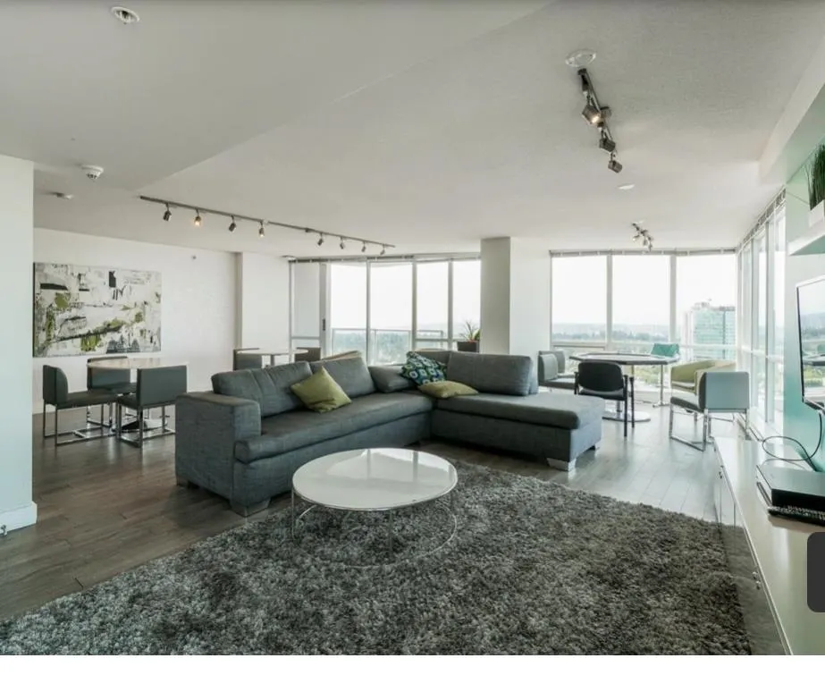 2710 13618 100 Avenue