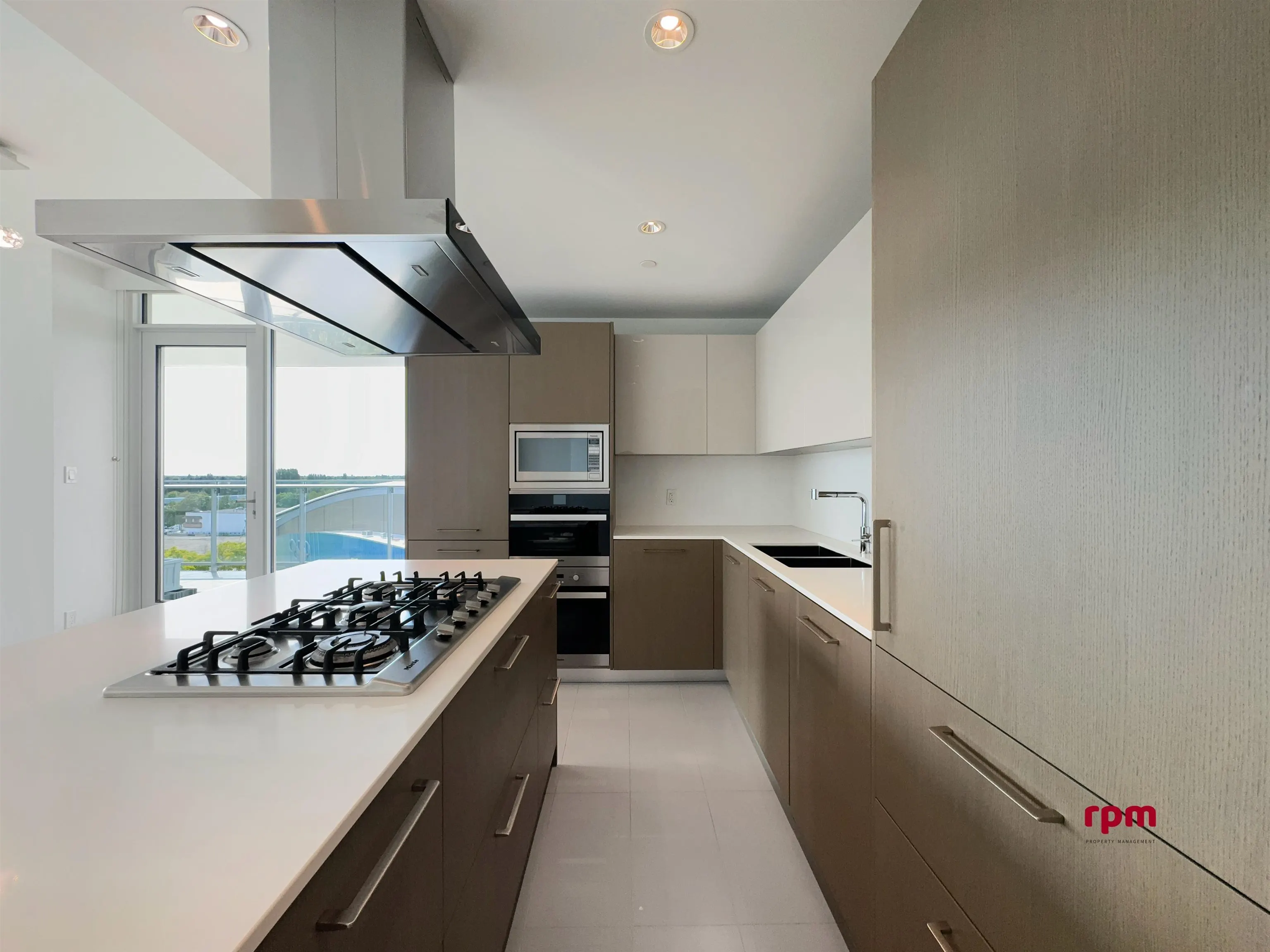 9xx 6611 Pearson Way
