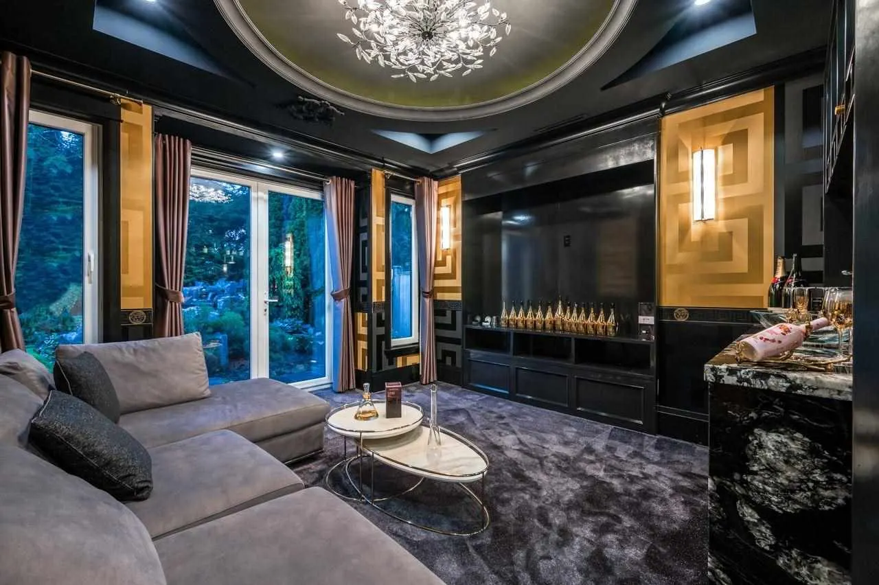 7431 Sunnymede Crescent