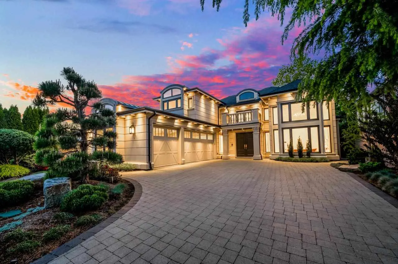7431 Sunnymede Crescent
