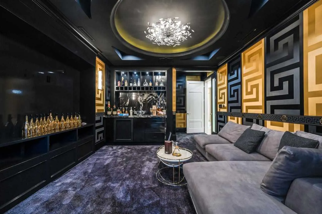 7431 Sunnymede Crescent