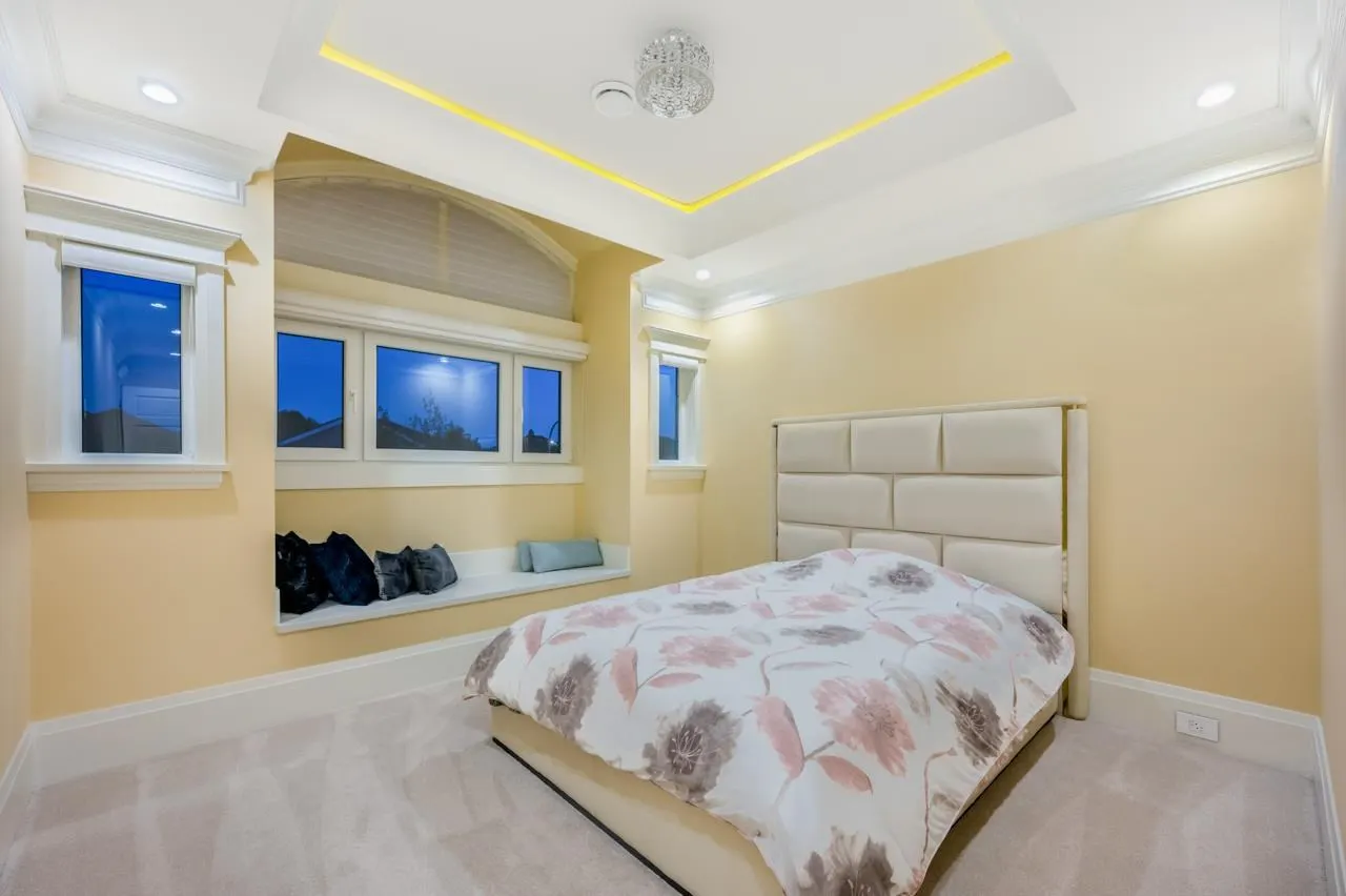 7431 Sunnymede Crescent