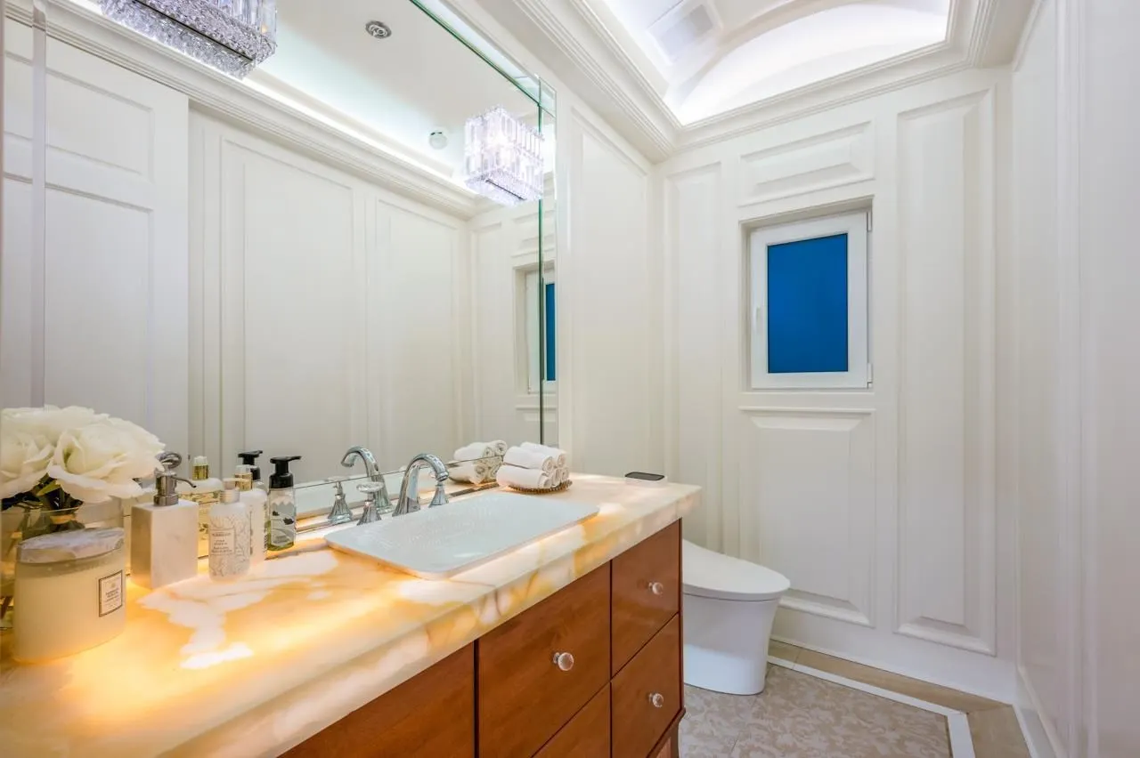 7431 Sunnymede Crescent