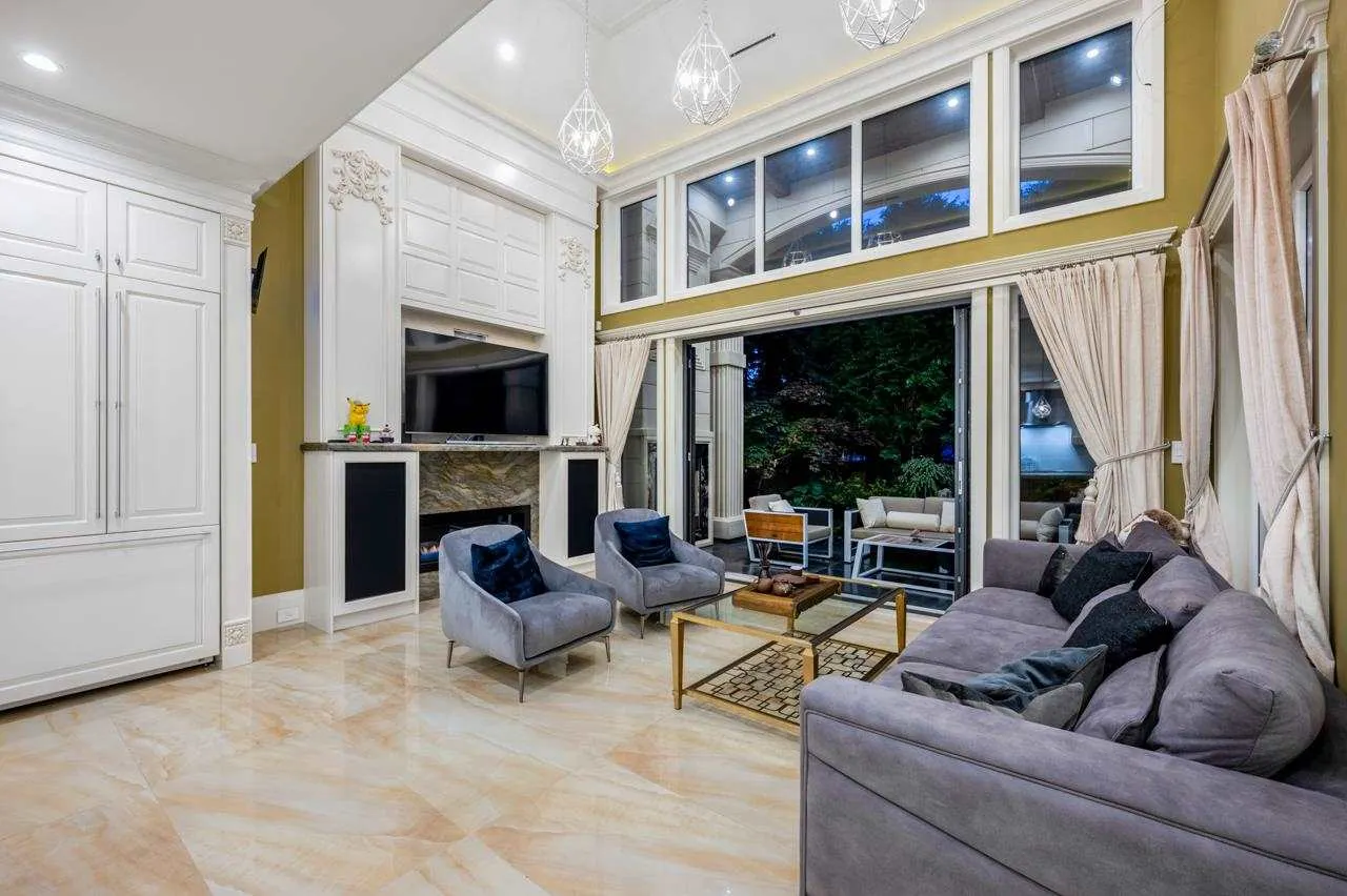 7431 Sunnymede Crescent