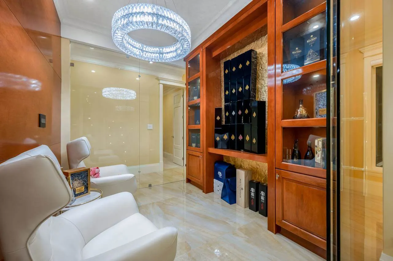7431 Sunnymede Crescent