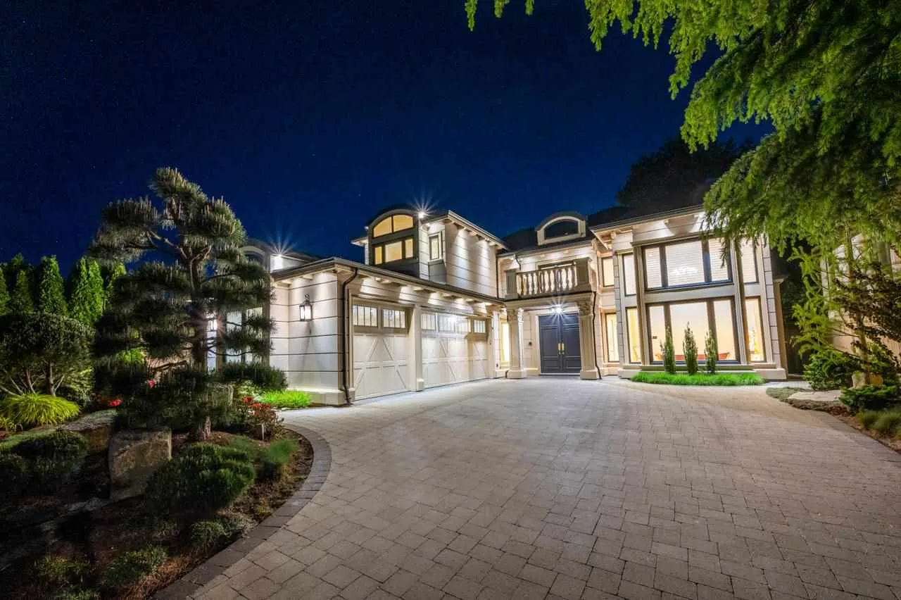 7431 Sunnymede Crescent