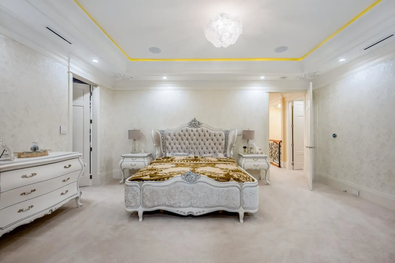 7431 Sunnymede Crescent