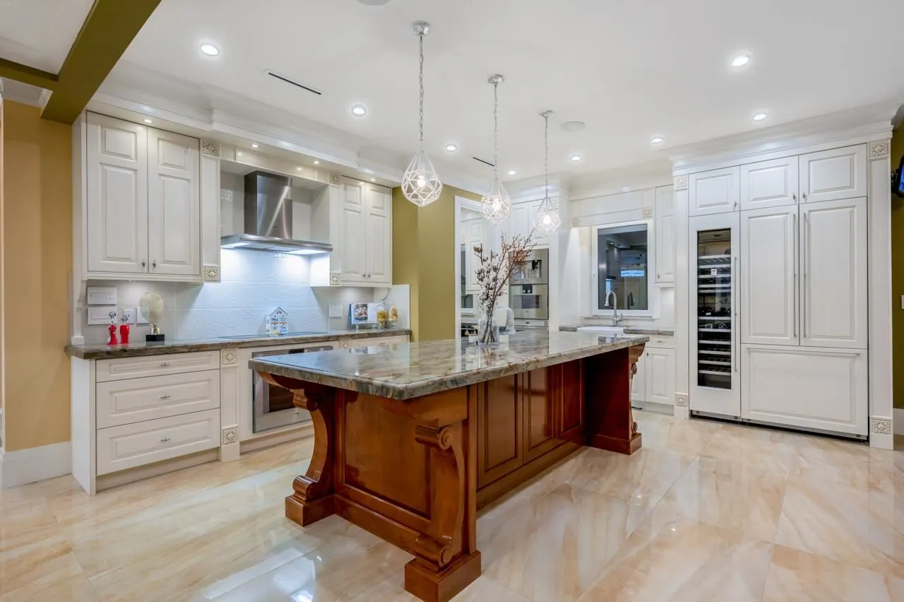 7431 Sunnymede Crescent