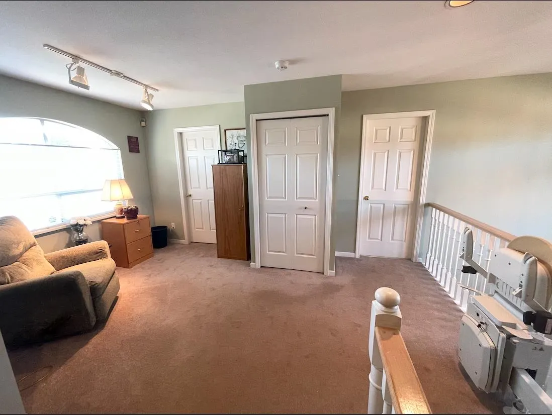 8 6031 Francis Road