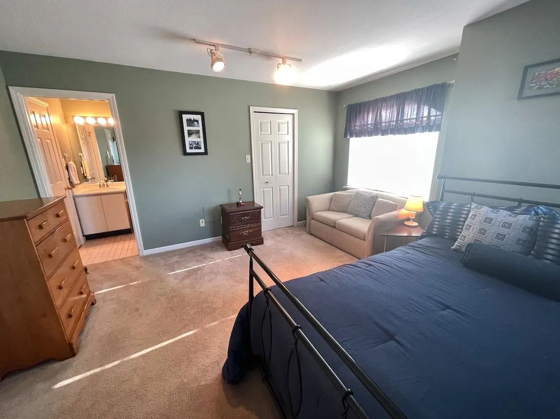 8 6031 Francis Road