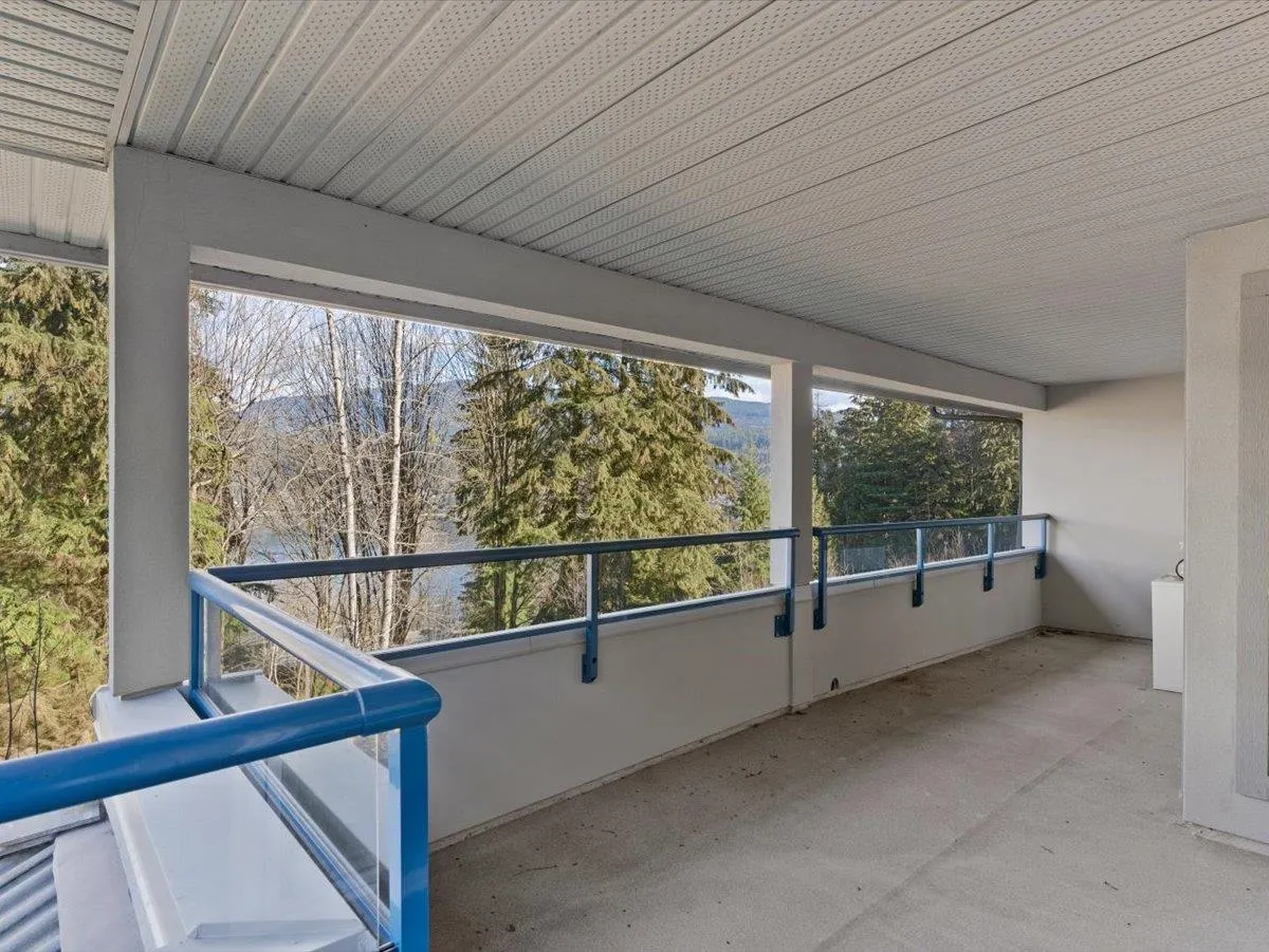 62 Shoreline Circle